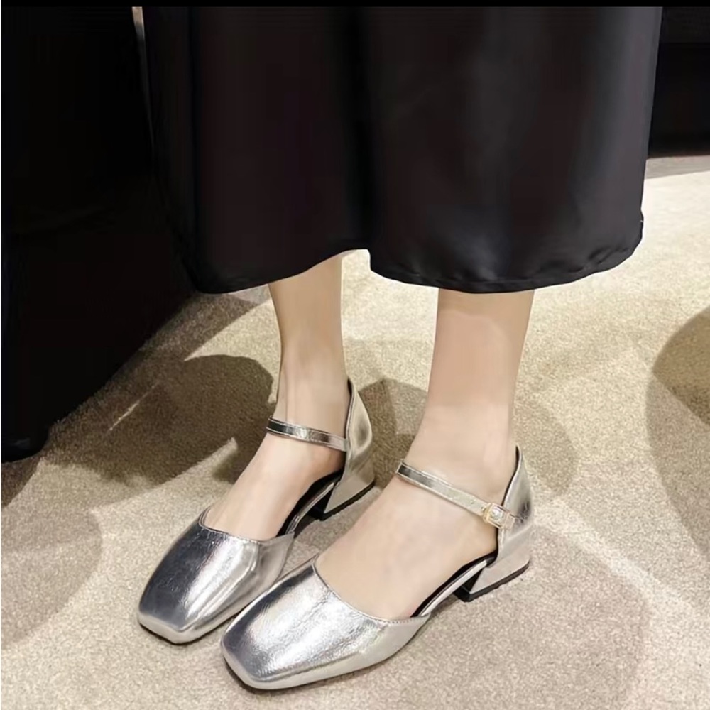 Metallics are all over the runway this fall! These won’t last! #Y2K